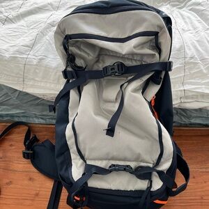 Mammut aenergy 32 L women’s vertical carry backpack